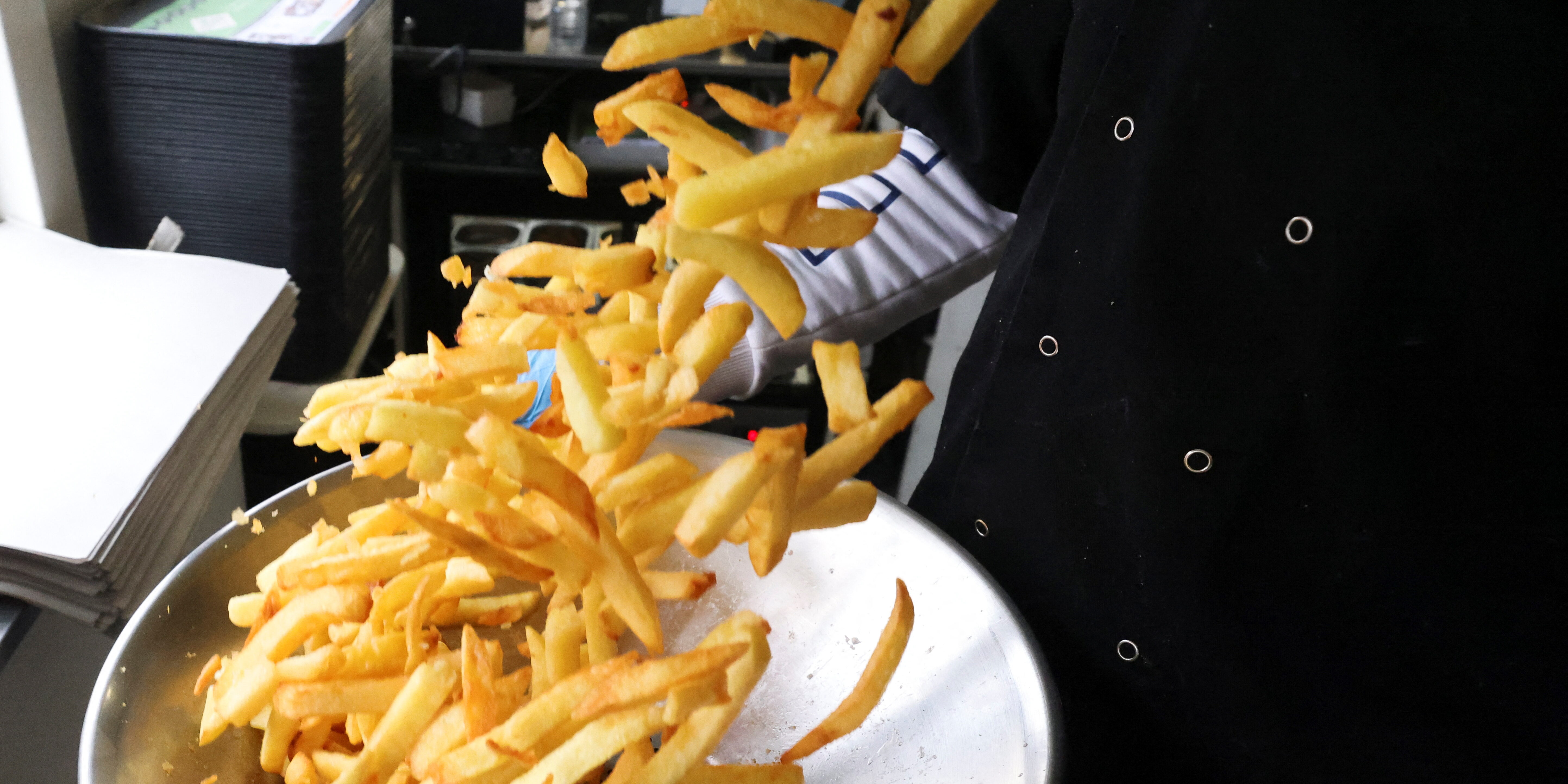Man from Belgium fries 150 hours non-stop for charity: world record pulverised by a country mile